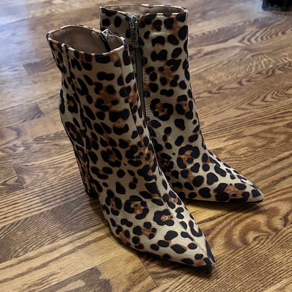 Leopard booties Sz EU 39/Women’s 8.5. Brand new never worn. No box.